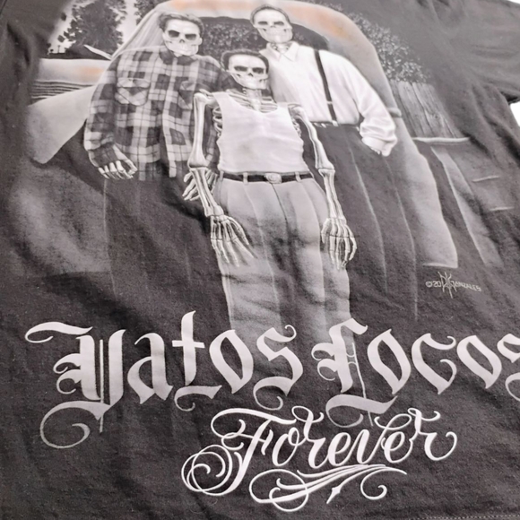 Men's Size Large Graphic T-Shirt Vatos Locos Forever DGA Mexican Skulls BLACK - Picture 7 of 8